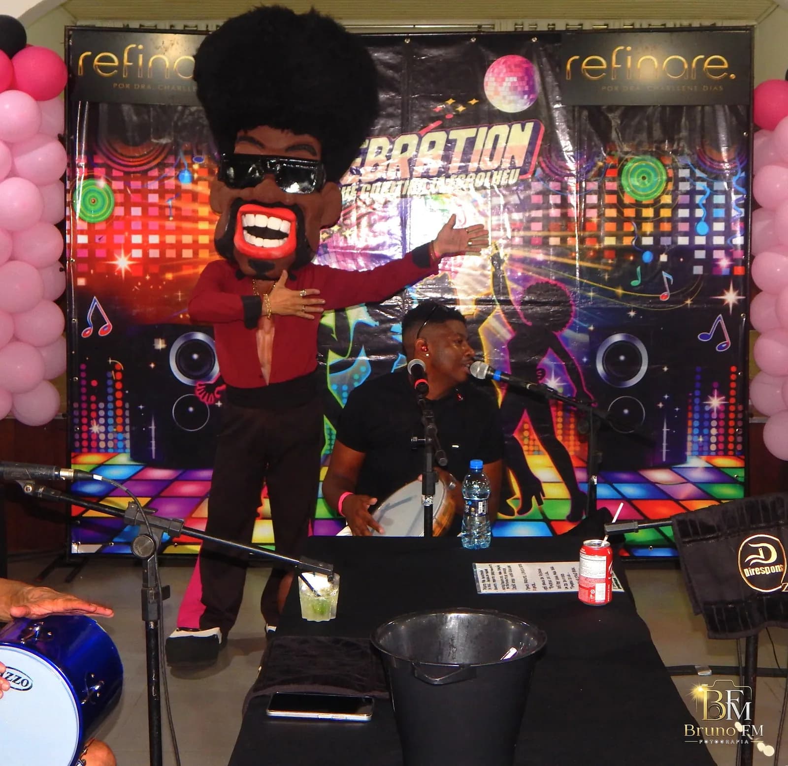 Palco e personagem da Celebration no Tempero do Lua